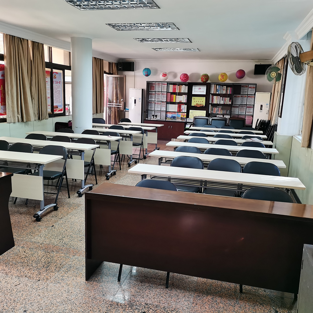 党校会议室折叠桌椅定制案例